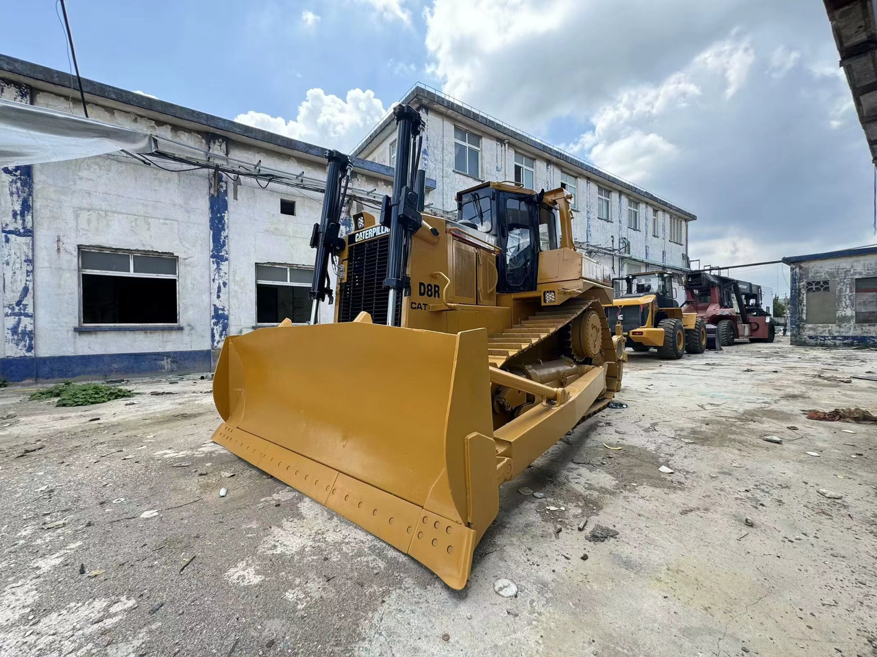 CATERPILLAR D8R Bulldozer Click for Discount - Bulldozer: photos 2 CATERPILLAR D8R Bulldozer Click for Discount - Bulldozer: photos 2