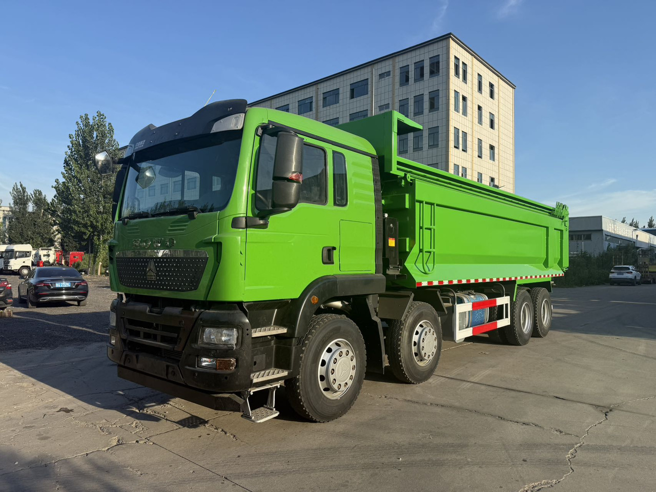 HOWO 8*4 TX Dump Truck Click for Discount - Camion: photos 2 HOWO 8*4 TX Dump Truck Click for Discount - Camion: photos 2