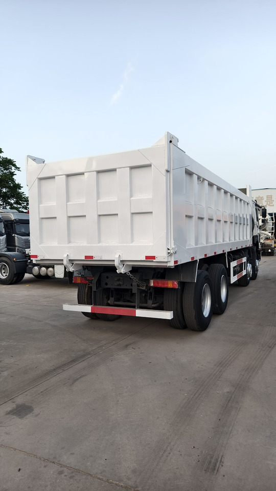 SINOTRUK HOWO 371 8x4 Dump Truck Click for Discount - Camion: photos 4 SINOTRUK HOWO 371 8x4 Dump Truck Click for Discount - Camion: photos 4