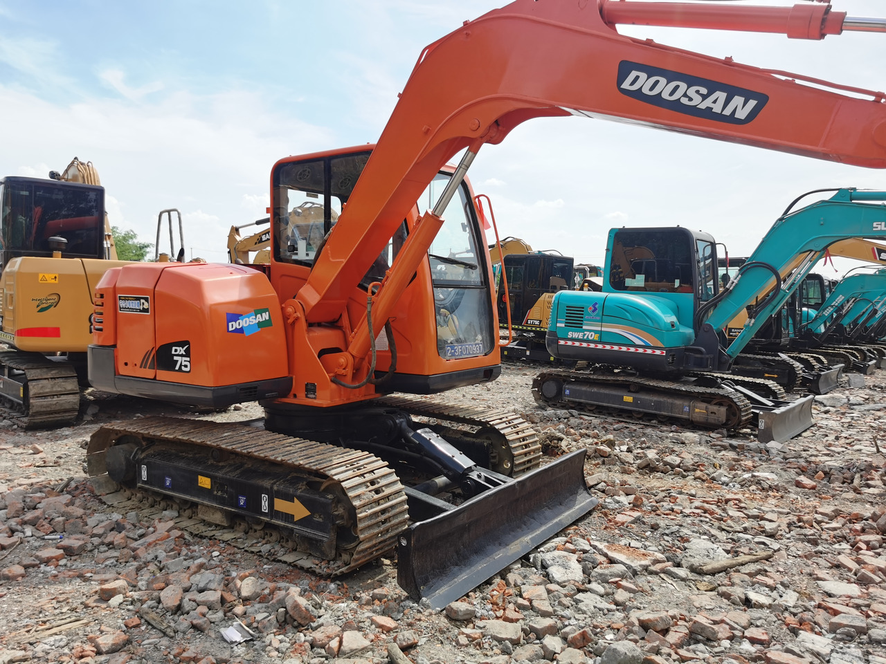 DOOSAN DX75 - Pelle sur chenille: photos 3 DOOSAN DX75 - Pelle sur chenille: photos 3