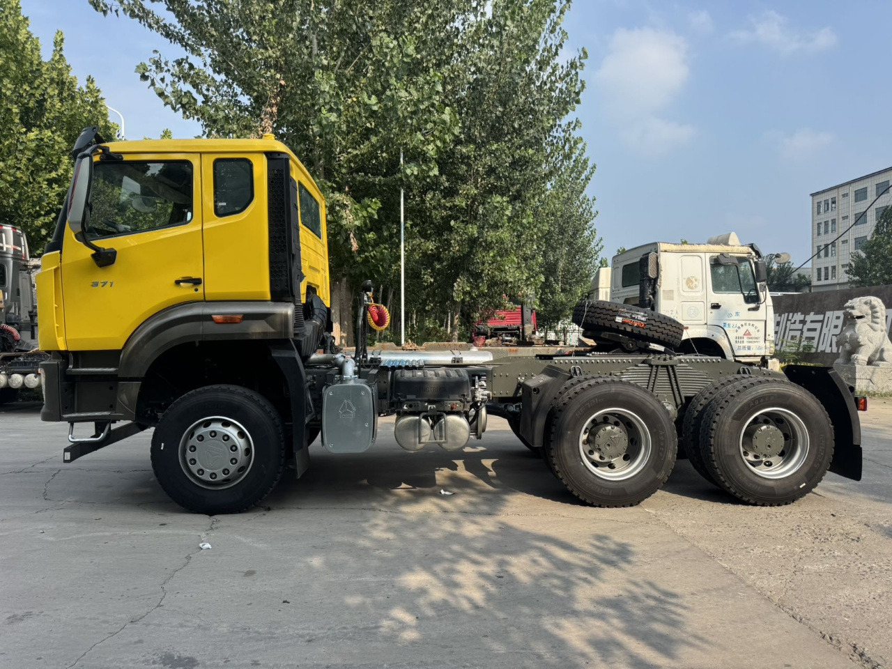 HOWO 371 HP Dump Truck Click Here for Discount - Camion benne: photos 1 HOWO 371 HP Dump Truck Click Here for Discount - Camion benne: photos 1
