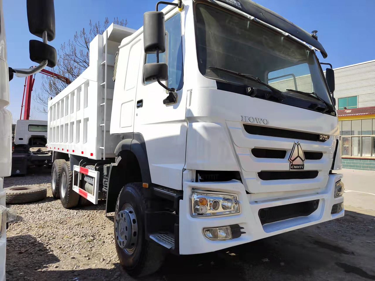 HOWO 6X4 - Camion benne: photos 3 HOWO 6X4 - Camion benne: photos 3