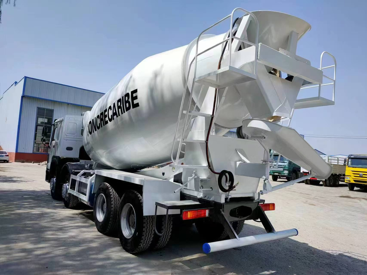 HOWO Cement Mixer Truck Click for Discount - Châssis cabine: photos 5 HOWO Cement Mixer Truck Click for Discount - Châssis cabine: photos 5