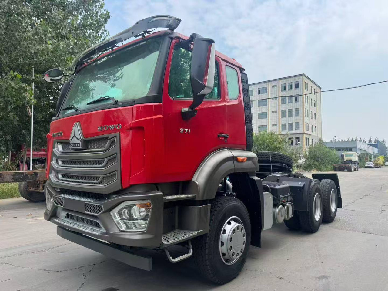 Howo Tractor Unit Click for Discount - Camion benne: photos 2 Howo Tractor Unit Click for Discount - Camion benne: photos 2
