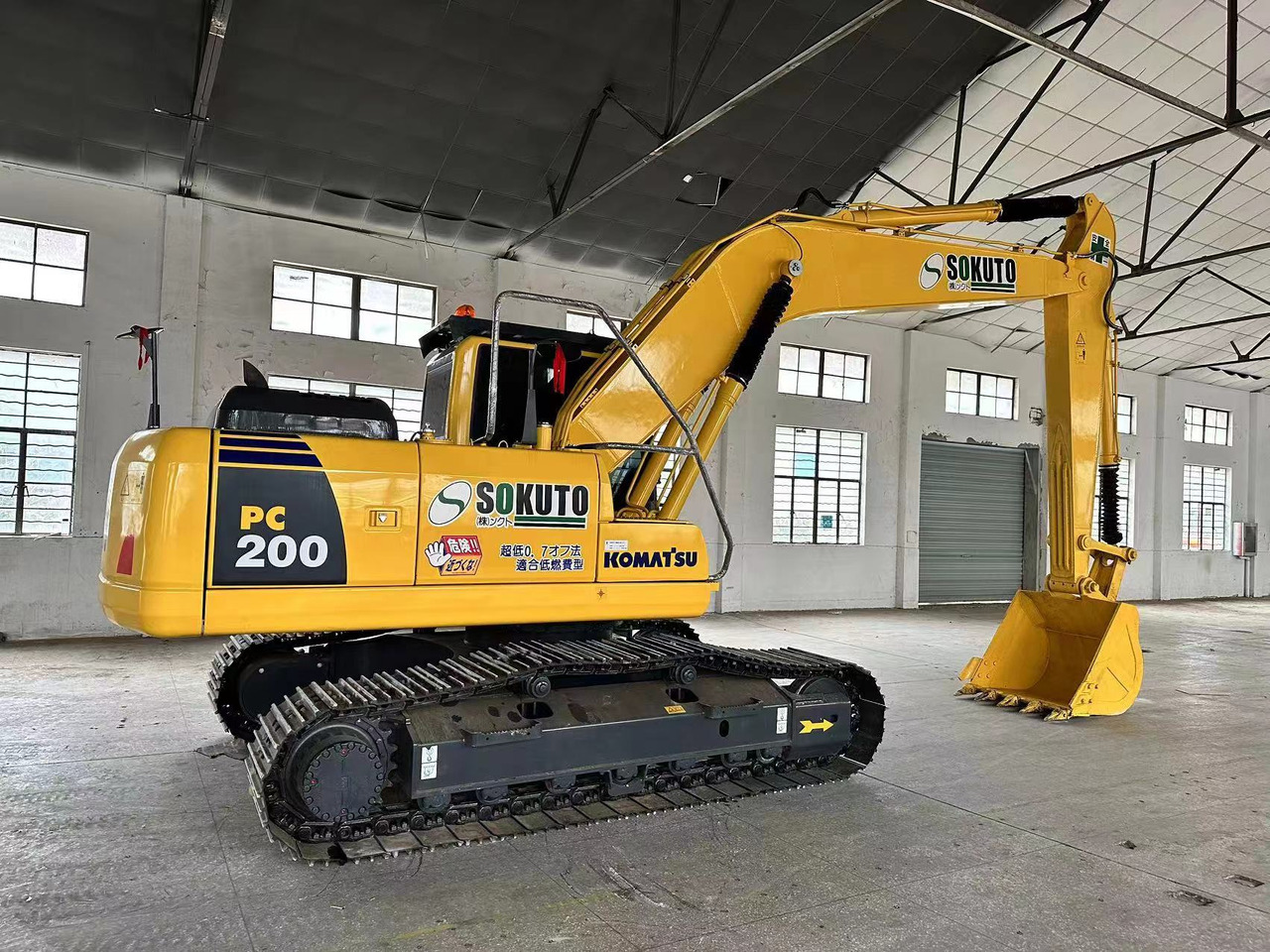 KOMATSU Excavator PC 200-8 Earn More Burn Less - Pelle: photos 2 KOMATSU Excavator PC 200-8 Earn More Burn Less - Pelle: photos 2