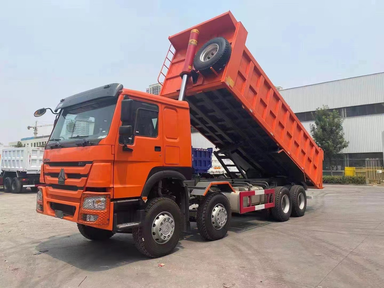 SINOTRUK HOWO 371 8X4 - Camion benne: photos 3 SINOTRUK HOWO 371 8X4 - Camion benne: photos 3