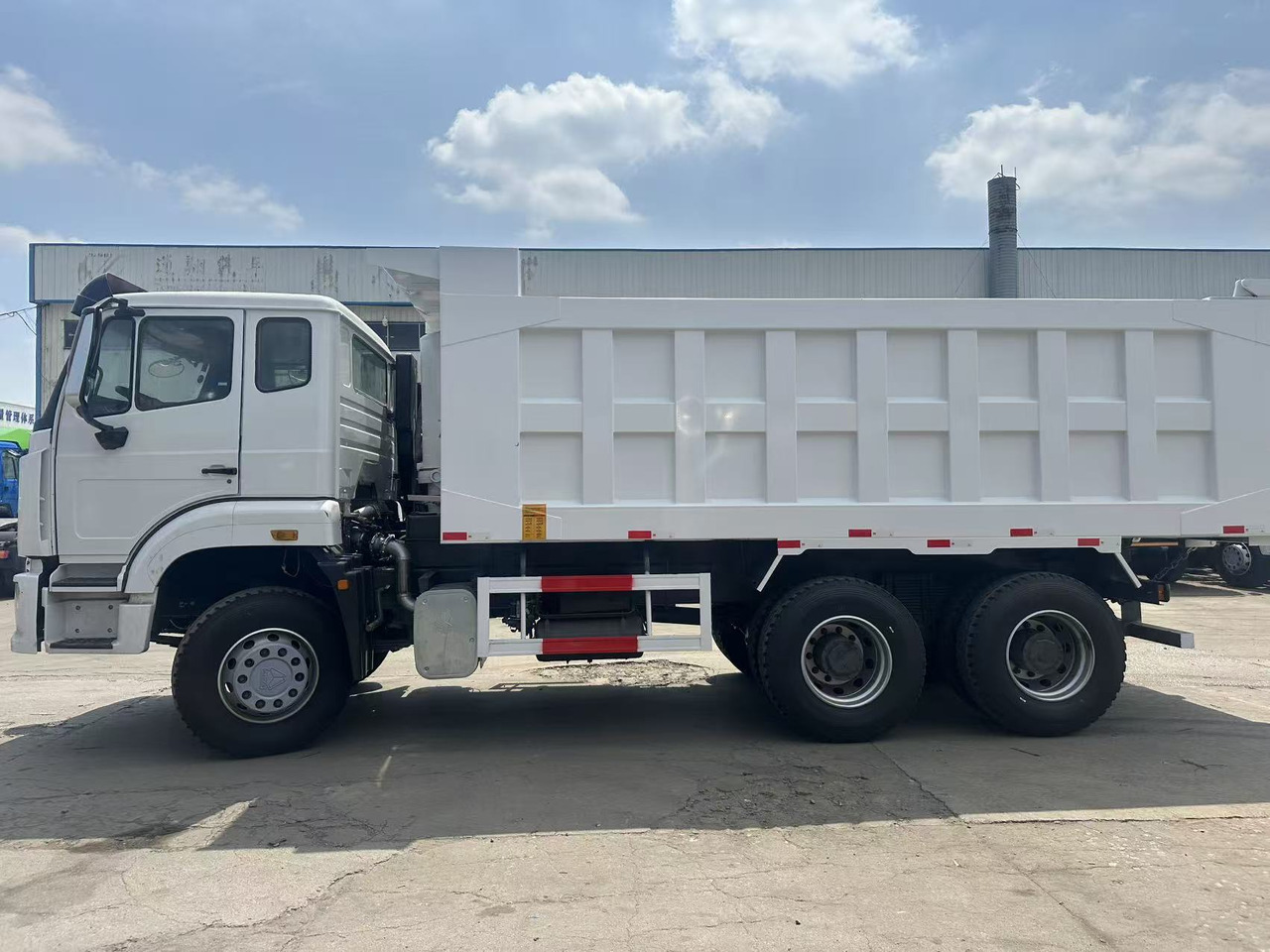SINOTRUK HOWO 6x4 Dump Truck Click for Discount - Camion benne: photos 3 SINOTRUK HOWO 6x4 Dump Truck Click for Discount - Camion benne: photos 3