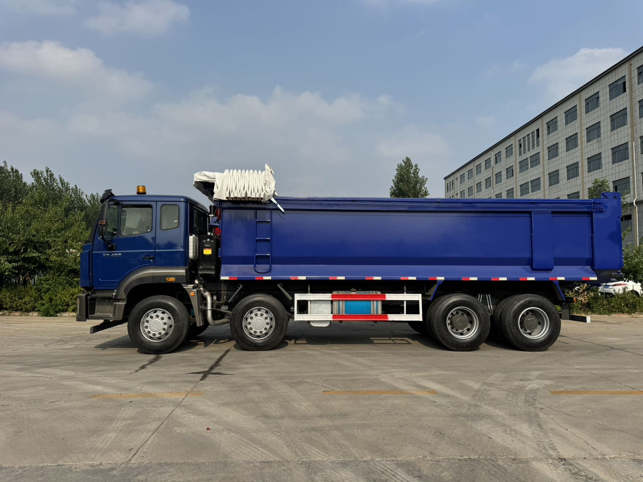 SINOTRUK HOWO Dump Truck 8x4 Click for Discount - Camion benne: photos 5 SINOTRUK HOWO Dump Truck 8x4 Click for Discount - Camion benne: photos 5
