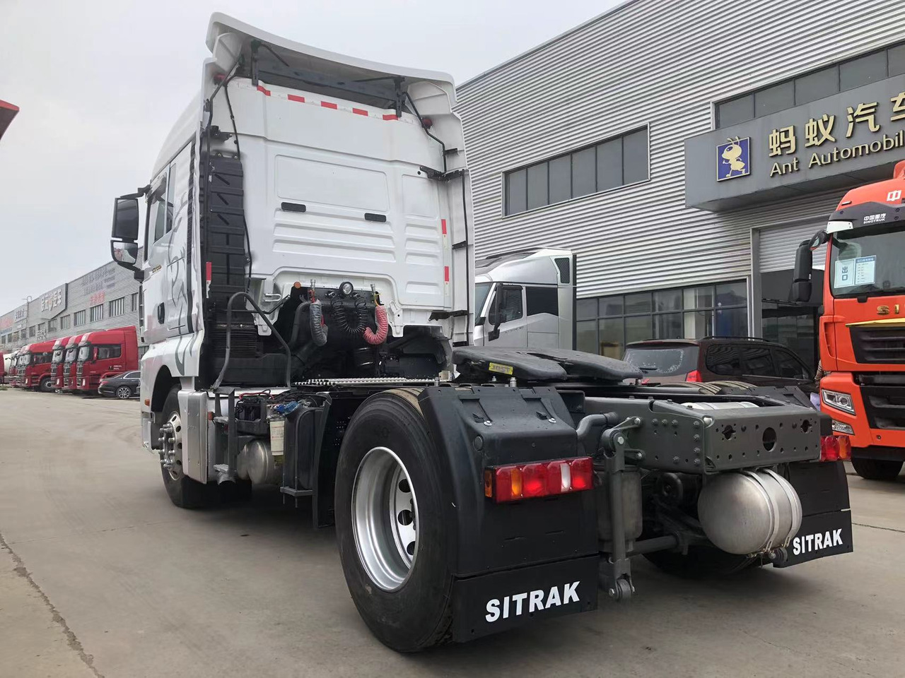 SINOTRUK Truck Unit C7H 4X2 Click Here for Discount - Camion benne: photos 5 SINOTRUK Truck Unit C7H 4X2 Click Here for Discount - Camion benne: photos 5