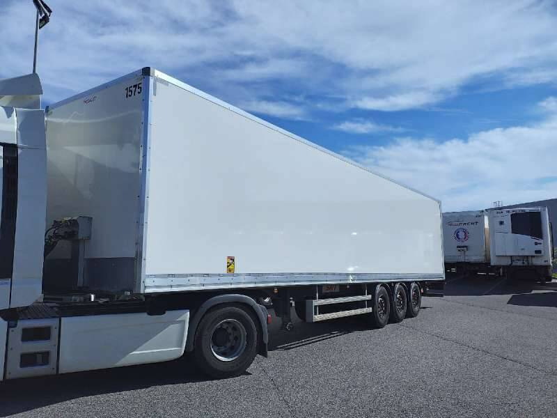 Semi-remorque 3 Essieux SEMI RECONDITONNEE -38 TONNES PORTE RELEVANTE - Semi-remorque fourgon: photos 2 Semi-remorque 3 Essieux SEMI RECONDITONNEE -38 TONNES PORTE RELEVANTE - Semi-remorque fourgon: photos 2