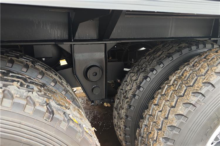 Semi-remorque citerne pour transport de bitume neuf TITAN 3 Axle Bitumen Asphalt Tanker Trailer for Sale In Nigeria: photos 6