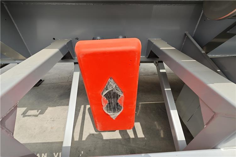 Semi-remorque citerne pour transport de carburant neuf TITAN 3 Axle Fuel Tanker Truck Trailer for Sale In Tanzania: photos 6