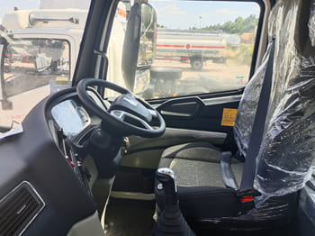 SINOTRUK Sinotruck for sale for Sale in Malawi - Tracteur routier: photos 5 SINOTRUK Sinotruck for sale for Sale in Malawi - Tracteur routier: photos 5