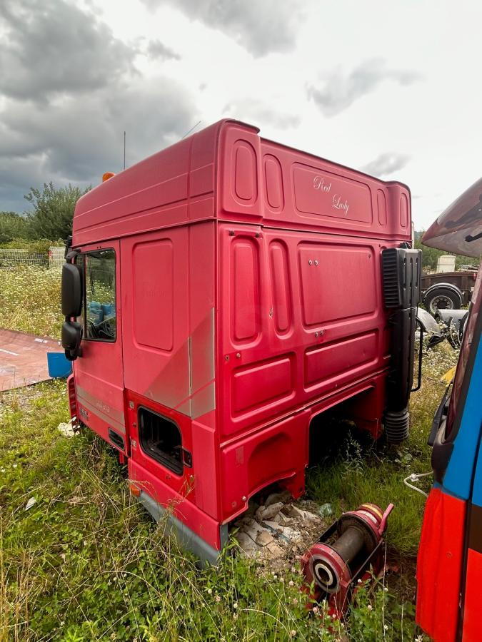 DAF XF105-510 Rouge Grenat - Cabine pour Camion: photos 5 DAF XF105-510 Rouge Grenat - Cabine pour Camion: photos 5