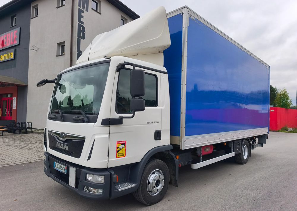 MAN TGL 12.250 kontener 6,2 , winda - Camion fourgon: photos 1 MAN TGL 12.250 kontener 6,2 , winda - Camion fourgon: photos 1