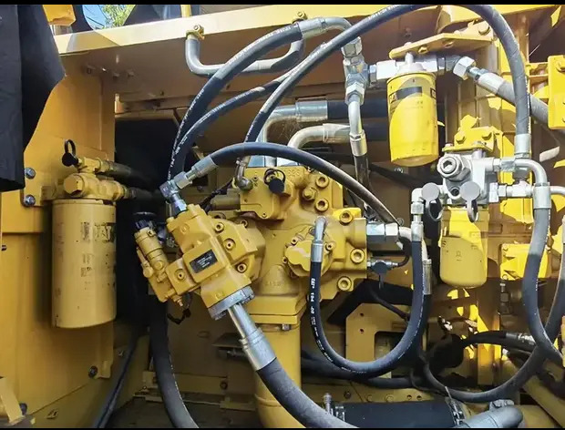 Pelle sur chenille 2023 Caterpillar 330D: photos 8