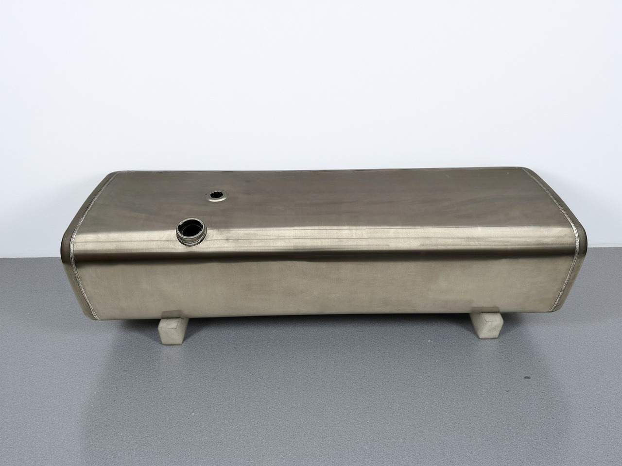 IVECO - Réservoir de carburant: photos 1 IVECO - Réservoir de carburant: photos 1