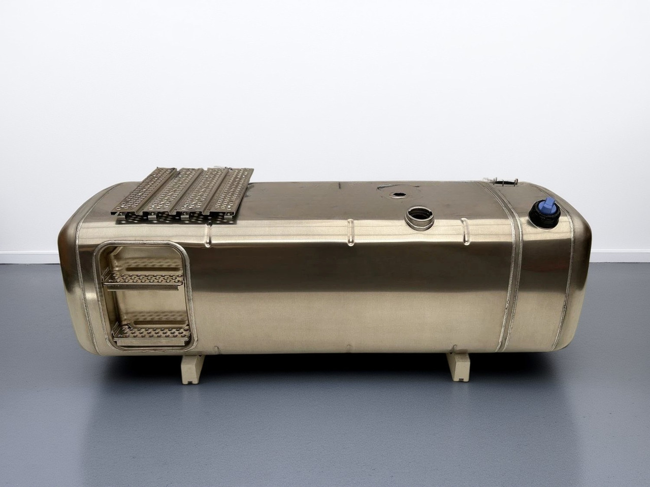 MERCEDES-BENZ - Réservoir de carburant: photos 1 MERCEDES-BENZ - Réservoir de carburant: photos 1