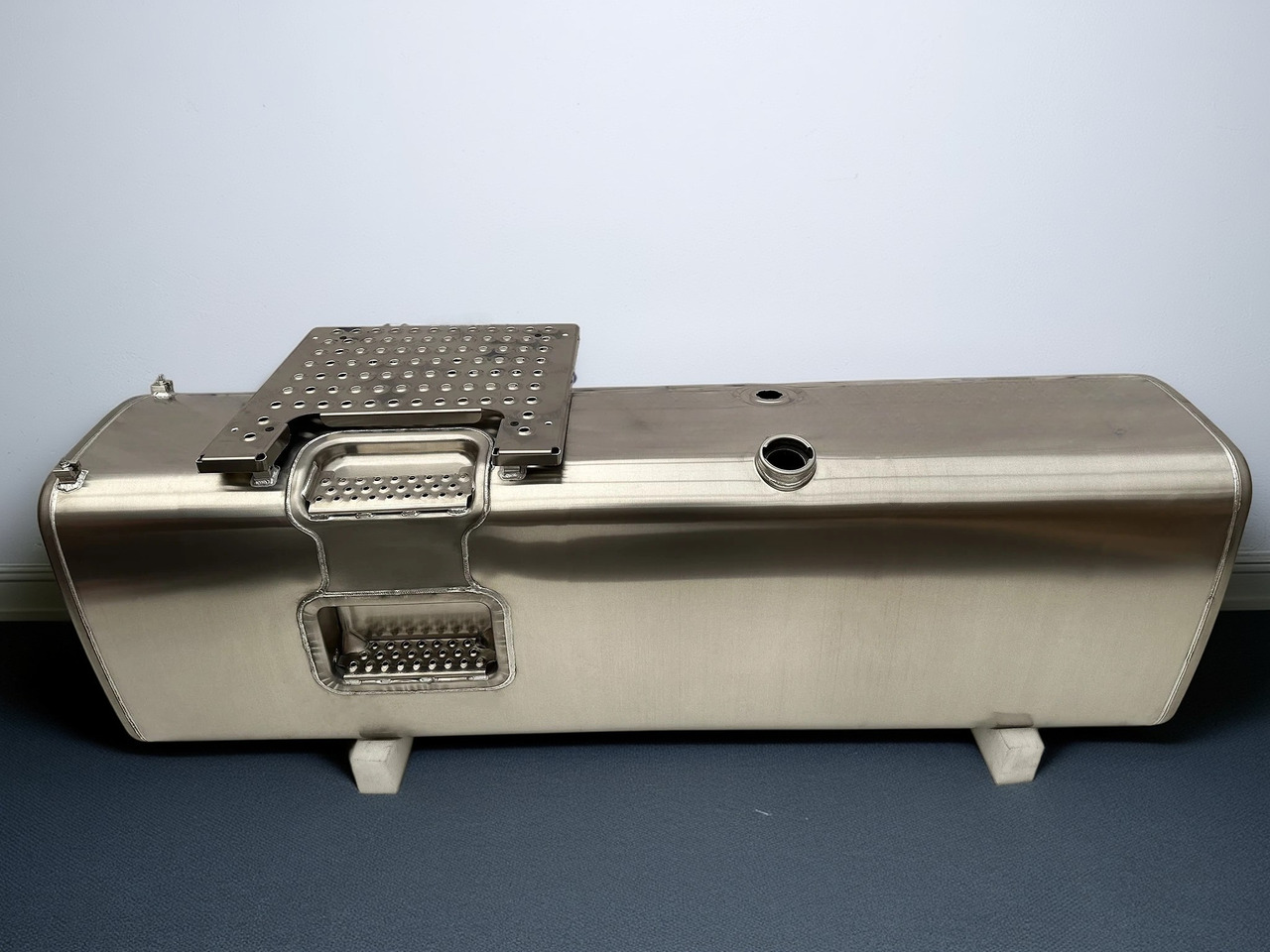 VOLVO - Réservoir de carburant: photos 1 VOLVO - Réservoir de carburant: photos 1