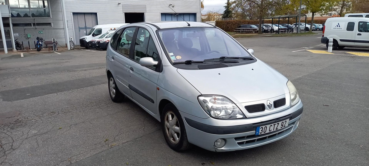 MEGANE ESSENCE (241) - Voiture: photos 1 MEGANE ESSENCE (241) - Voiture: photos 1