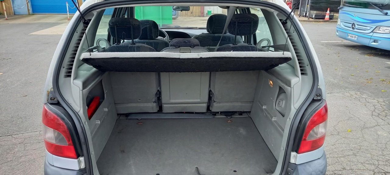 MEGANE ESSENCE (241) - Voiture: photos 3 MEGANE ESSENCE (241) - Voiture: photos 3