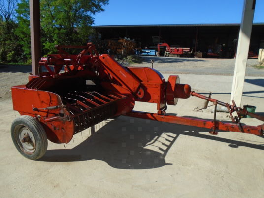 Massey Ferguson 10-8 - Presse à balles cubiques: photos 2 Massey Ferguson 10-8 - Presse à balles cubiques: photos 2