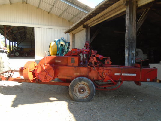 Massey Ferguson 10-8 - Presse à balles cubiques: photos 1 Massey Ferguson 10-8 - Presse à balles cubiques: photos 1