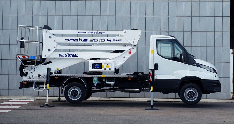 Oil & Steel Snake 2010 HE PLUS Sobre IVECO 35S14 Distancia entre ejes 3750 mm - Camion avec nacelle: photos 1 Oil & Steel Snake 2010 HE PLUS Sobre IVECO 35S14 Distancia entre ejes 3750 mm - Camion avec nacelle: photos 1