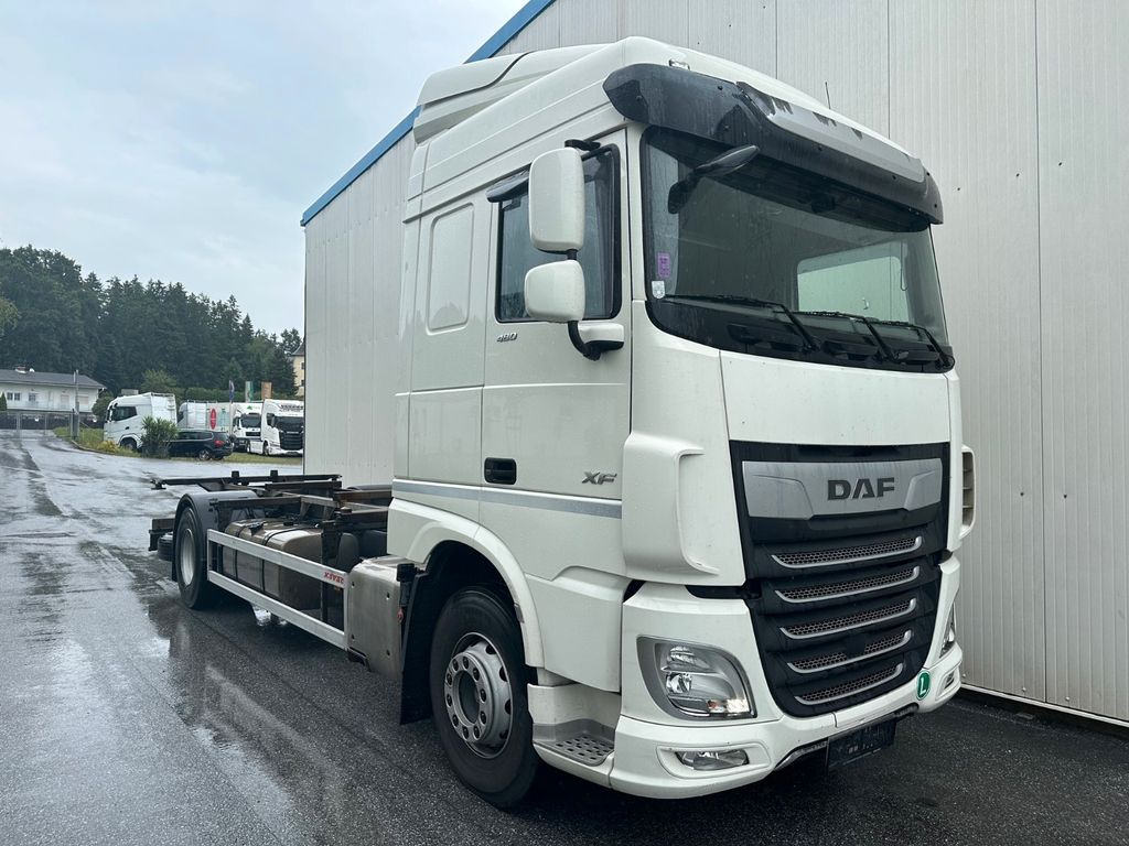 DAF XF 460 SpaceCab Retarder TÜV neu DAF XF 460 SpaceCab Retarder - Camion porte-conteneur/ Caisse mobile: photos 2 DAF XF 460 SpaceCab Retarder TÜV neu DAF XF 460 SpaceCab Retarder - Camion porte-conteneur/ Caisse mobile: photos 2