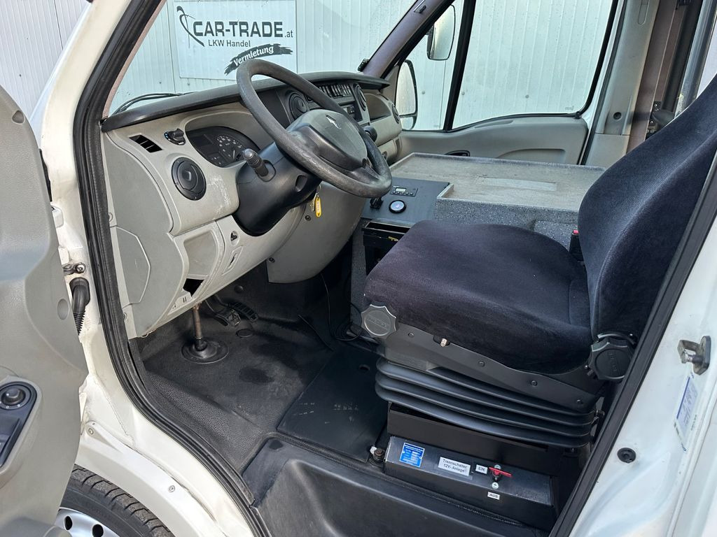 Photo d'intérieur 1: Renault Master Citybus  16 Luftfederung Webasto 2x Klima Renault Master Citybus  16 Luftfederung Webasto 2x Klima - crédit-bail Renault Master Citybus  16 Luftfederung Webasto 2x Klima Renault Master Citybus  16 Luftfederung Webasto 2x Klima