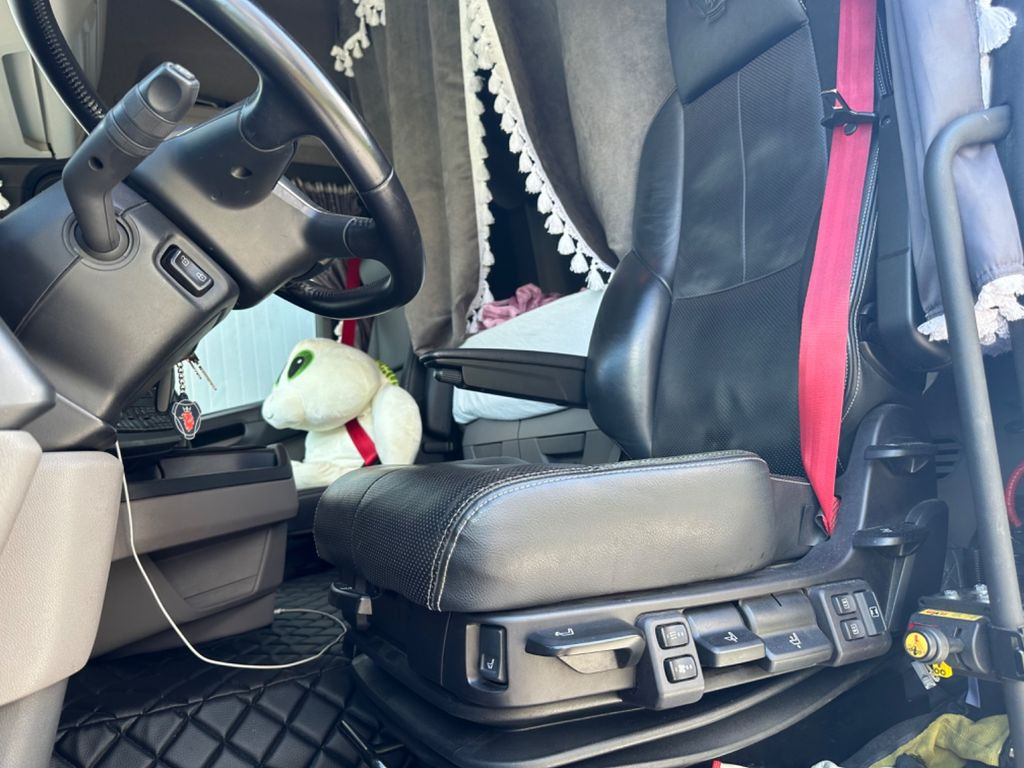 Scania 500R Vollluft Alu Leder LED Hyd. Scania 500R Vollluft Alu Leder LED Hyd. - Tracteur routier: photos 4 Scania 500R Vollluft Alu Leder LED Hyd. Scania 500R Vollluft Alu Leder LED Hyd. - Tracteur routier: photos 4