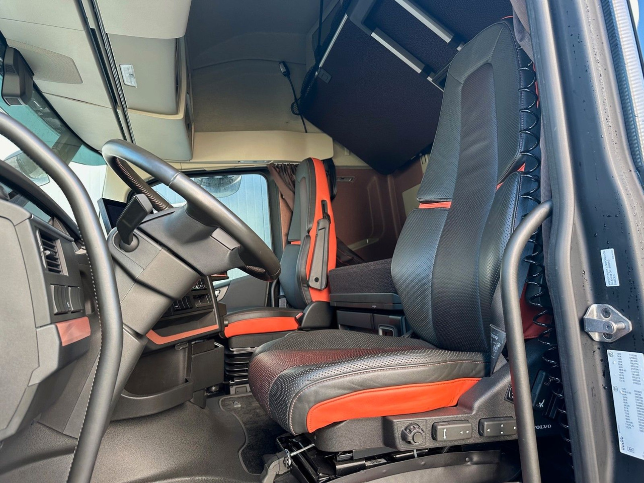 Volvo FH 750 XL Retarder Vollausstattung - Tracteur routier: photos 5 Volvo FH 750 XL Retarder Vollausstattung - Tracteur routier: photos 5