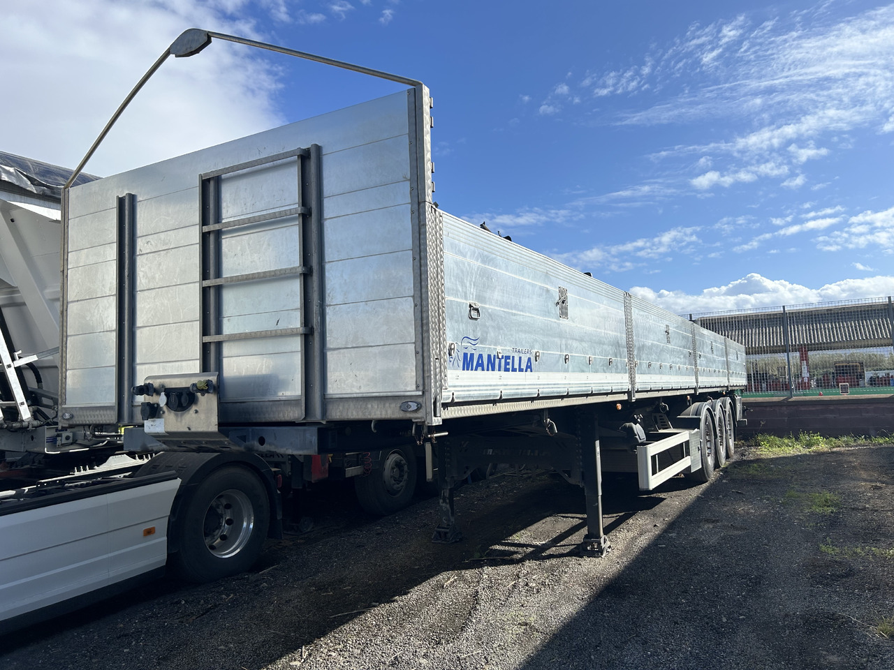 Mantella Trailers Srl SR Ribalt Bilaterale in acciaio sponde in alluminio - Semi-remorque benne: photos 1 Mantella Trailers Srl SR Ribalt Bilaterale in acciaio sponde in alluminio - Semi-remorque benne: photos 1