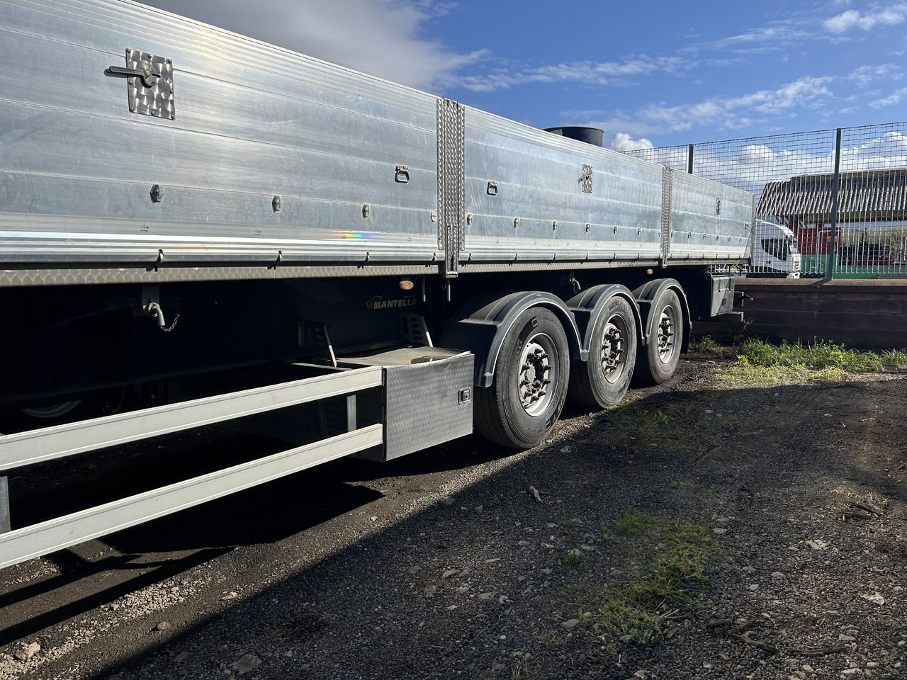 Mantella Trailers Srl SR Ribalt Bilaterale in acciaio sponde in alluminio - Semi-remorque benne: photos 2 Mantella Trailers Srl SR Ribalt Bilaterale in acciaio sponde in alluminio - Semi-remorque benne: photos 2