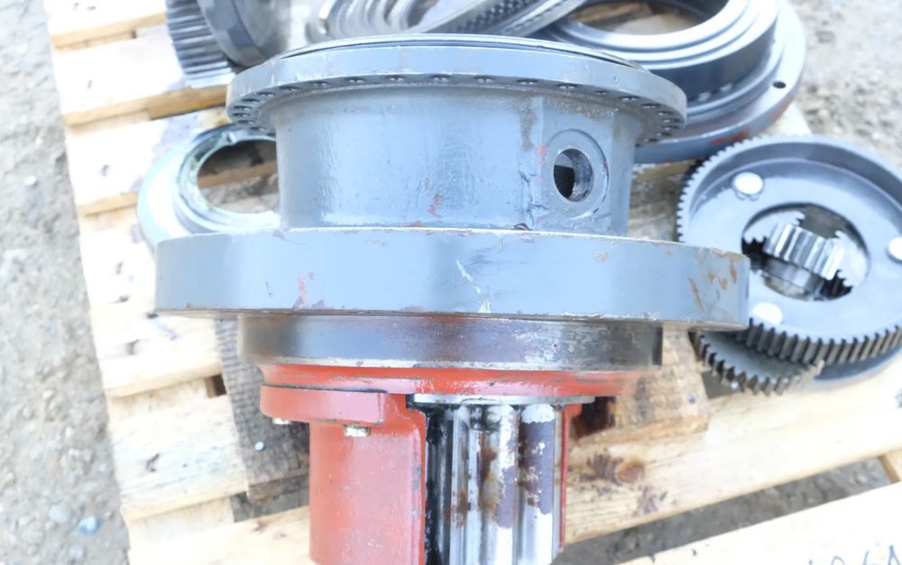 Reduktor obrotu SAT 275/261 liebher części R906,R916,R922,R924,R926,P926 - Transmission pour Engins de chantier: photos 4 Reduktor obrotu SAT 275/261 liebher części R906,R916,R922,R924,R926,P926 - Transmission pour Engins de chantier: photos 4