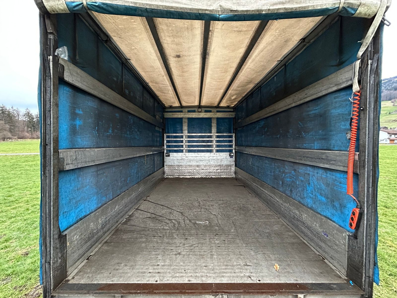 MERCEDES-BENZ Atego 818 - Camion à rideaux coulissants: photos 5 MERCEDES-BENZ Atego 818 - Camion à rideaux coulissants: photos 5