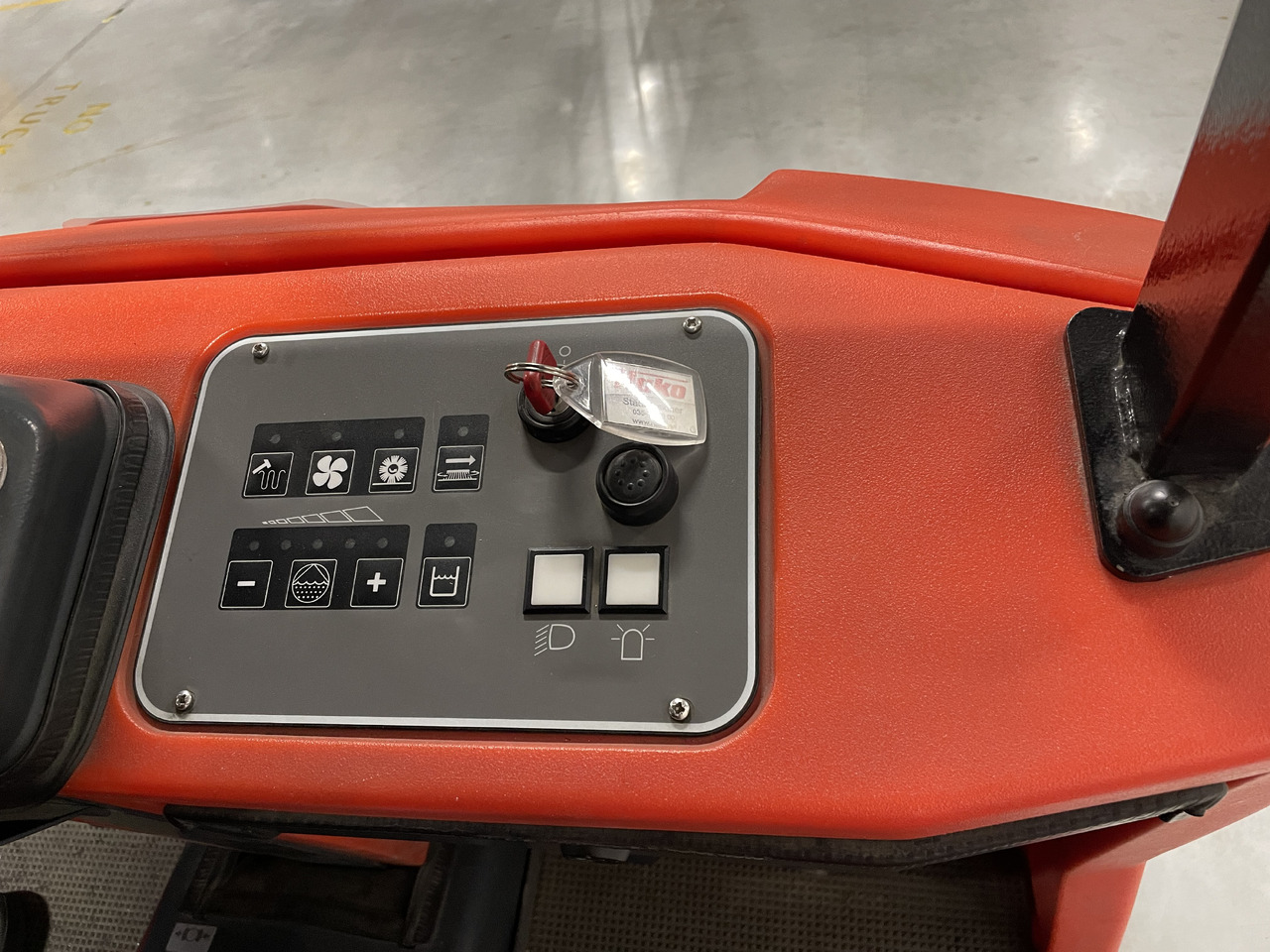 Balayeuse industrielle Hako Hakomatic B 1100: photos 6
