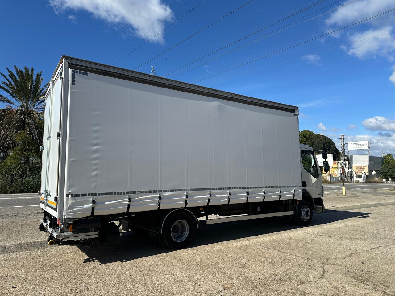 DAF LF 45.250 - Camion à rideaux coulissants: photos 3 DAF LF 45.250 - Camion à rideaux coulissants: photos 3