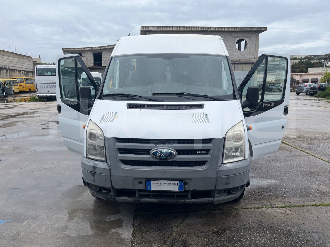 Ford Transit - Bus interurbain: photos 2 Ford Transit - Bus interurbain: photos 2