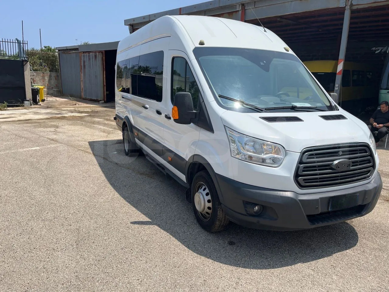 Ford Transit - Minibus, Transport de personnes: photos 1 Ford Transit - Minibus, Transport de personnes: photos 1
