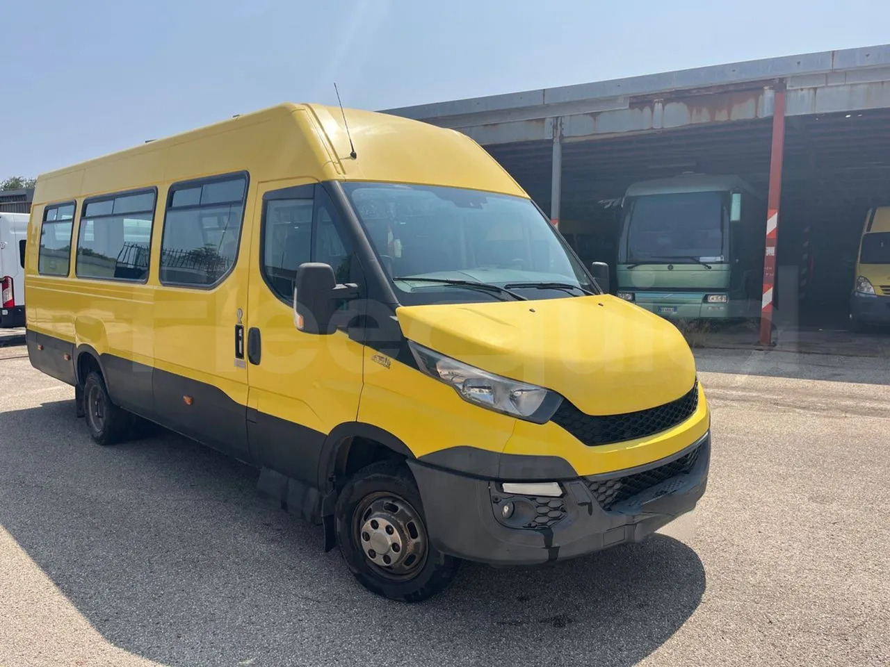 Iveco Daily - Bus scolaire: photos 1 Iveco Daily - Bus scolaire: photos 1