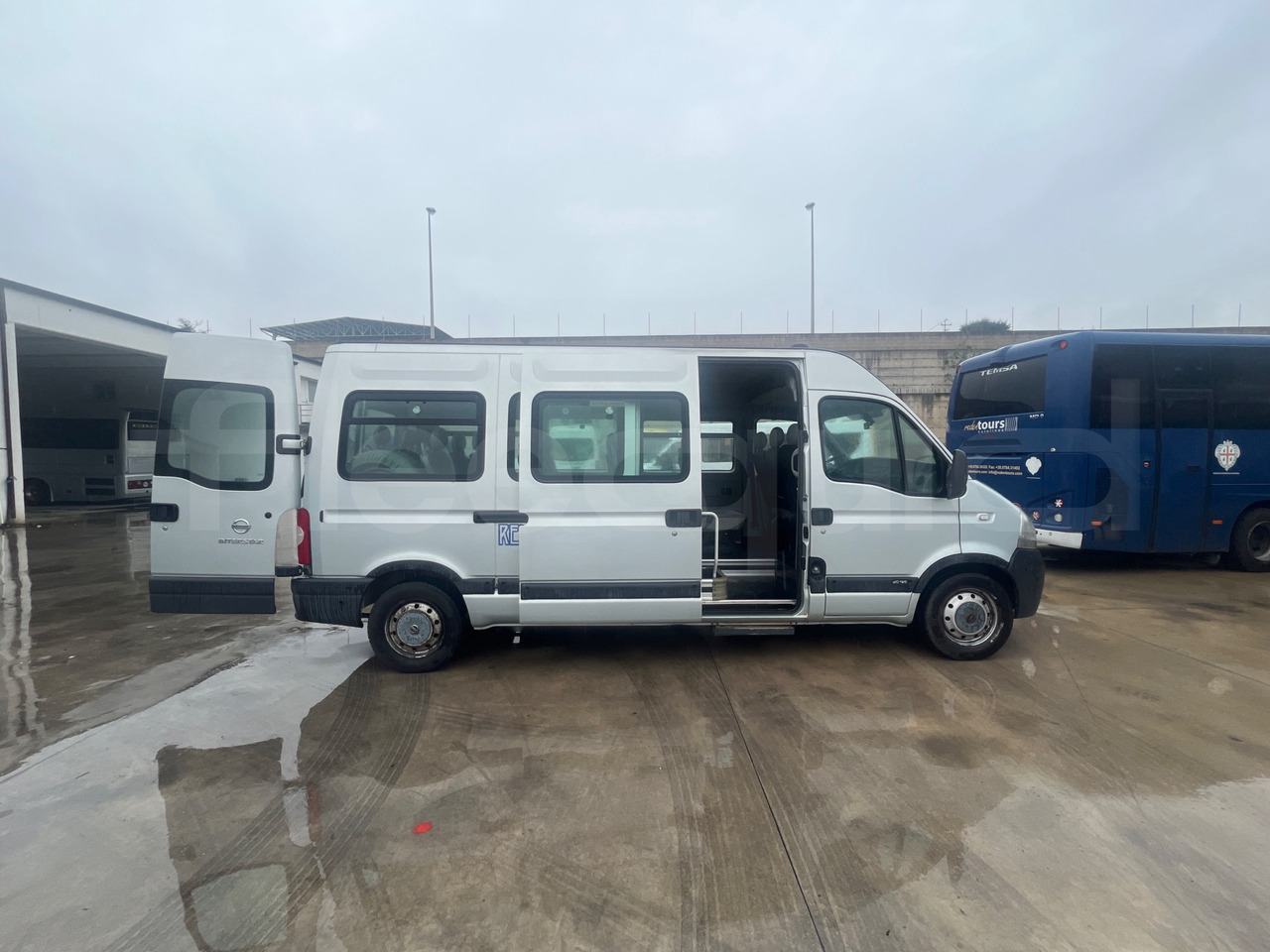 Nissan Interstar - Minibus, Transport de personnes: photos 4 Nissan Interstar - Minibus, Transport de personnes: photos 4