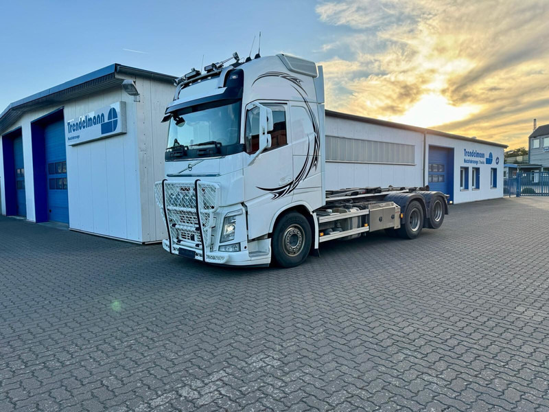 Volvo FH 540 6x4 Liftachse ARK-Hooklift-Funk-Radio-Comand Retarder - Camion ampliroll: photos 1 Volvo FH 540 6x4 Liftachse ARK-Hooklift-Funk-Radio-Comand Retarder - Camion ampliroll: photos 1