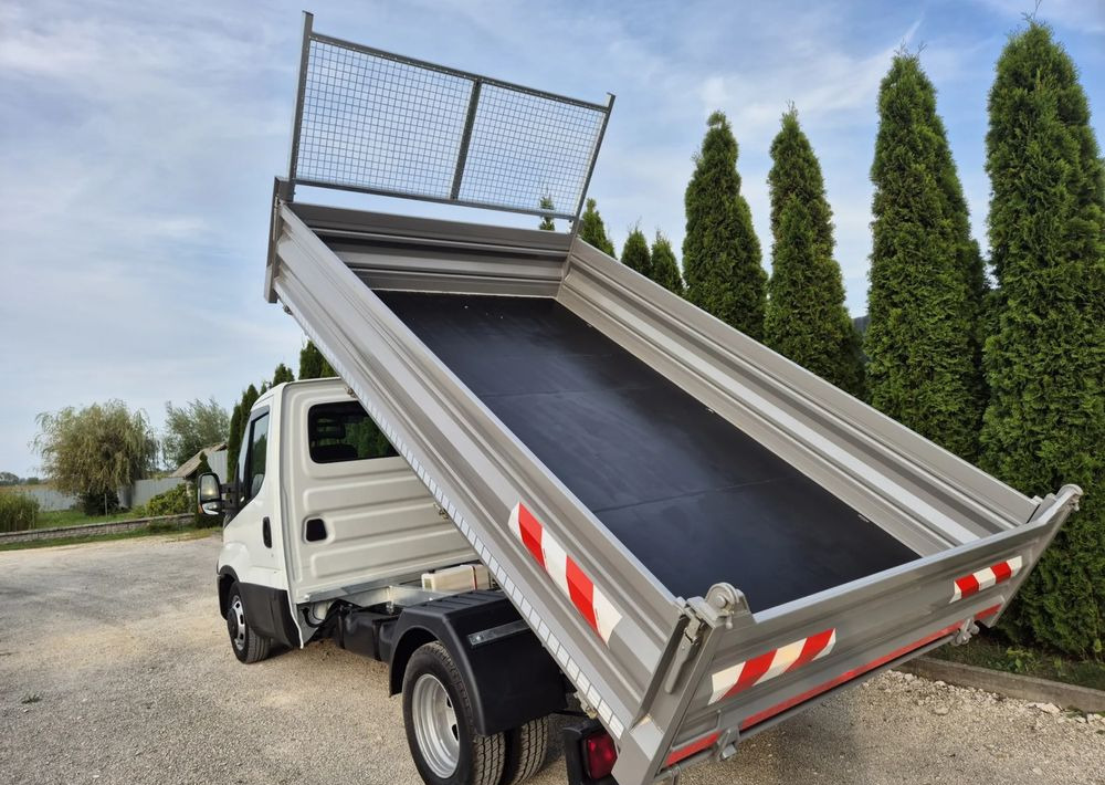 Iveco 35C15 3.0 - Utilitaire benne: photos 3 Iveco 35C15 3.0 - Utilitaire benne: photos 3