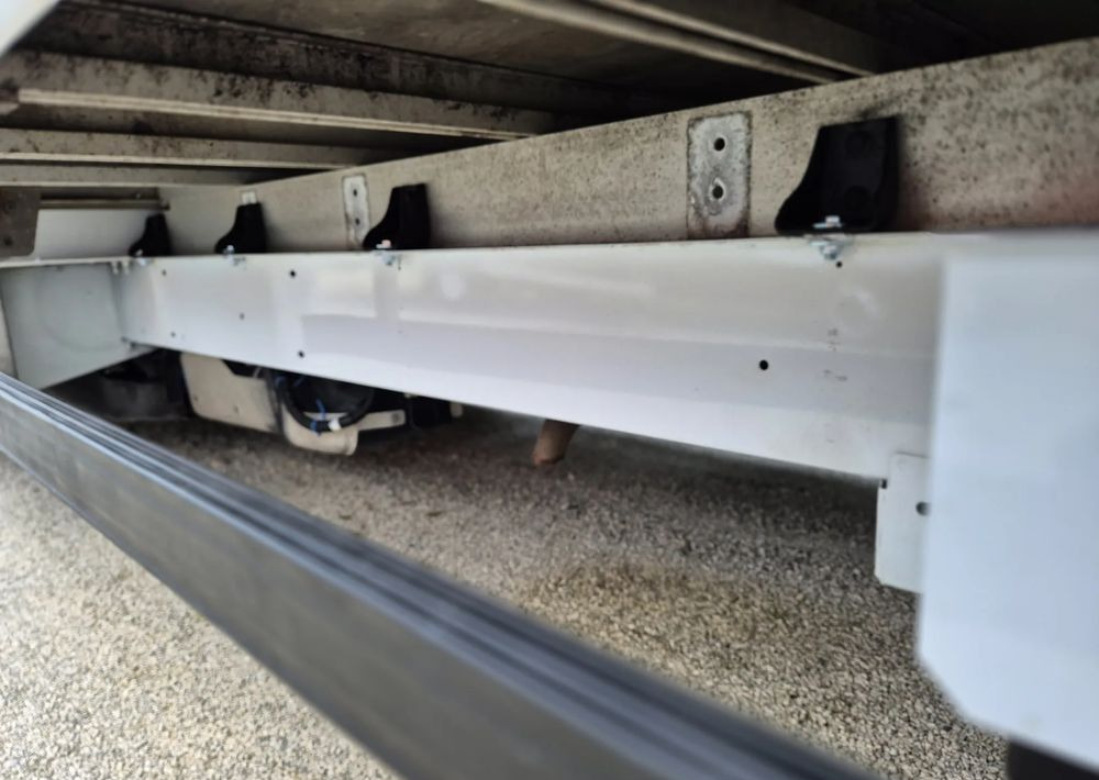 Renault Master 2.3 150KM - Utilitaire plateau baché: photos 5 Renault Master 2.3 150KM - Utilitaire plateau baché: photos 5