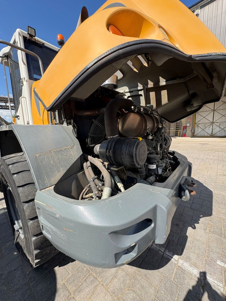 Chargeuse sur pneus Liebherr L538: photos 8