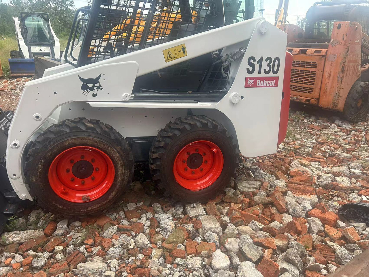 BOBCAT S130 skid steer loader Mining/Agriculture/Urban Construction - Mini chargeuse: photos 2 BOBCAT S130 skid steer loader Mining/Agriculture/Urban Construction - Mini chargeuse: photos 2
