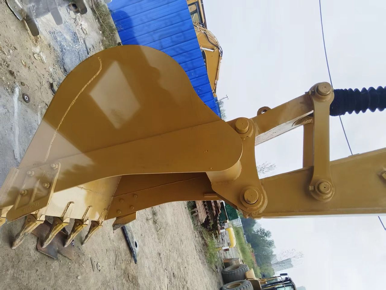 CATERPILLAR 330DL good condition 2024 30 ton excavator for sale - Pelle sur chenille: photos 2 CATERPILLAR 330DL good condition 2024 30 ton excavator for sale - Pelle sur chenille: photos 2