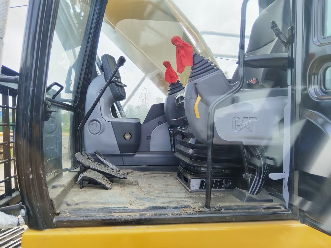 CATERPILLAR 330DL good condition 2024 30 ton excavator for sale - Pelle sur chenille: photos 5 CATERPILLAR 330DL good condition 2024 30 ton excavator for sale - Pelle sur chenille: photos 5