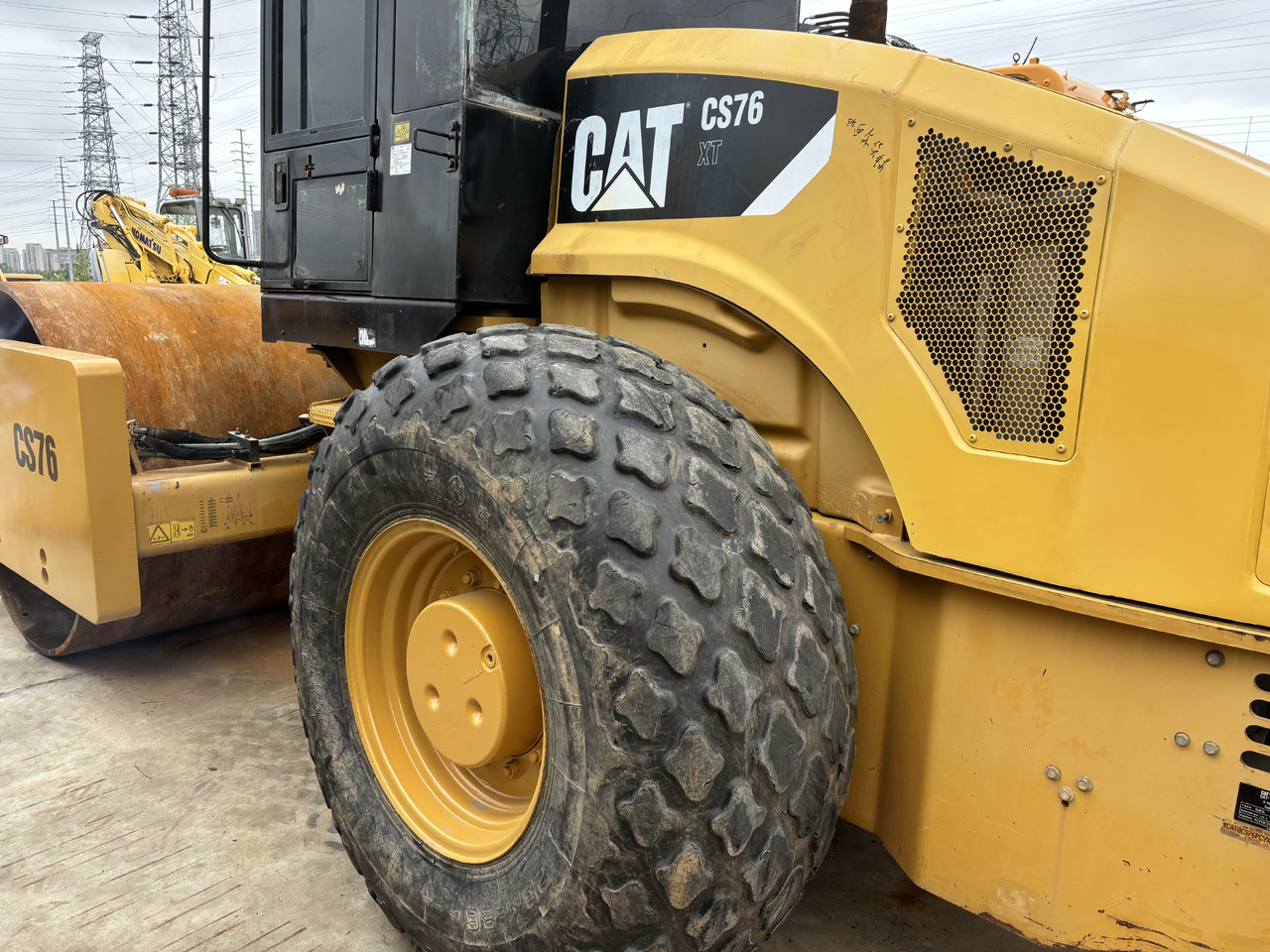 CATERPILLAR CS76 road roller Road construction - Rouleau compresseur: photos 3 CATERPILLAR CS76 road roller Road construction - Rouleau compresseur: photos 3